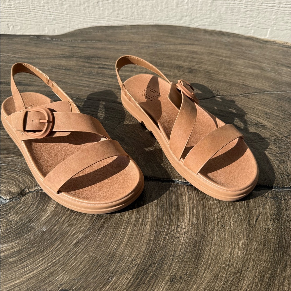 Naturalizer Women's Tan Sandals Size 9.5M